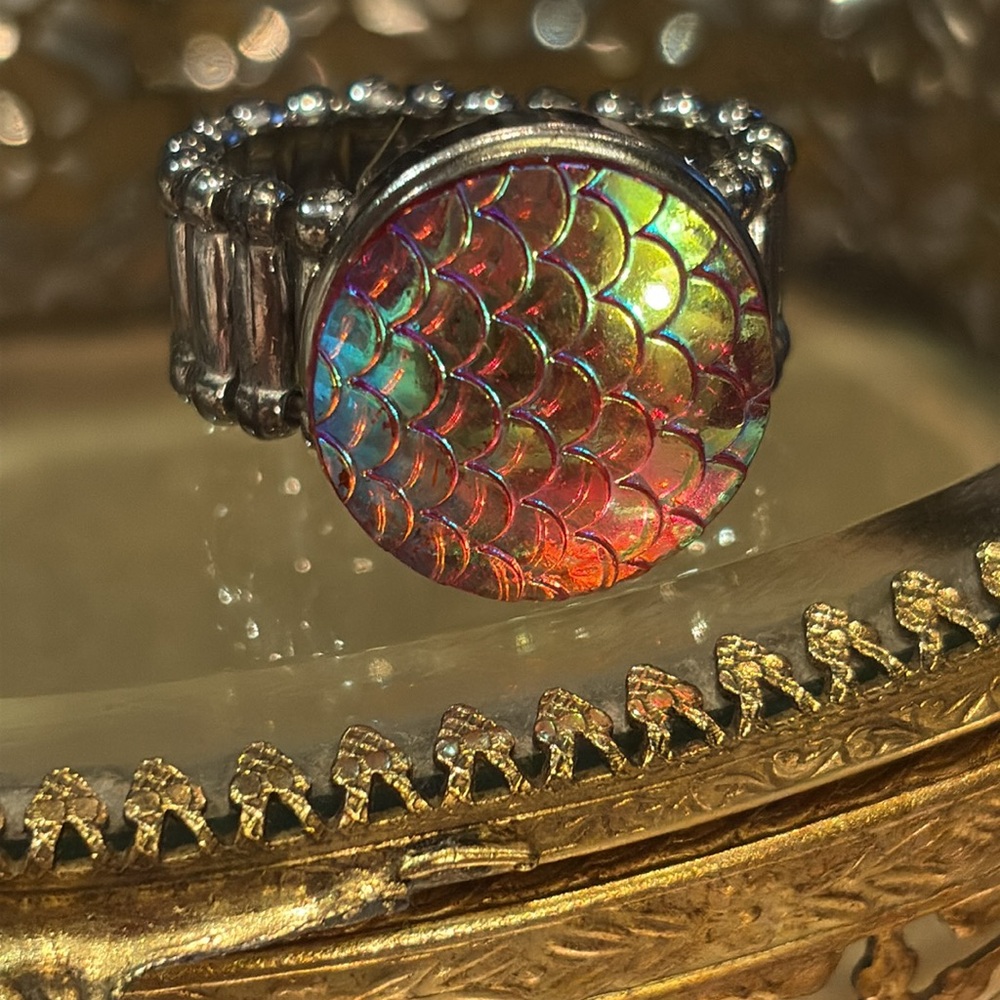 Ginger Snaps Pop Off Dragon Scales or Mermaid Scales Silver Stretch Ring Size 7